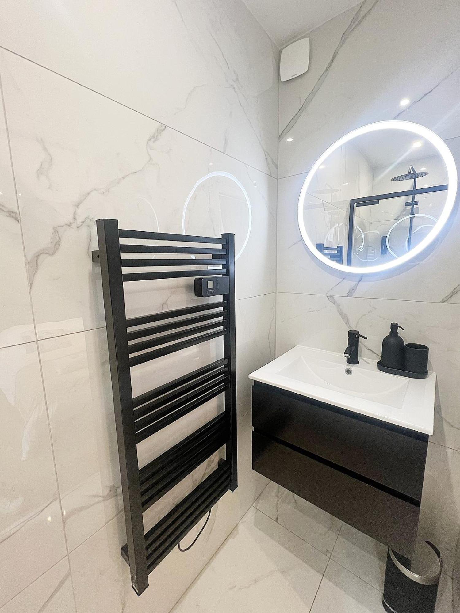 Le Petit Barbusse, Proche Centre Avec Netflix Apartamento Reims Exterior foto